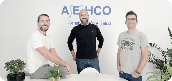 Tres miembros del equipo de ASERHCO en uno de los centros